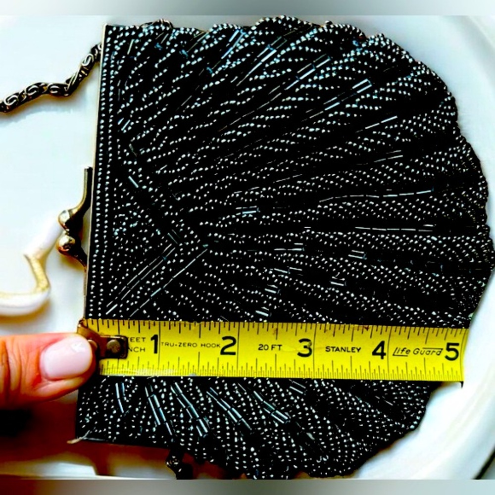 La Regale vintage black hand beaded shell purse - Picture 5 of 10